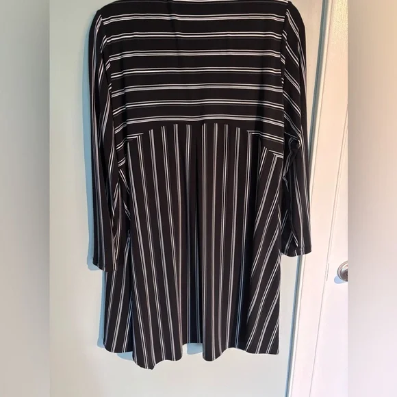 Sympli button down tunic - Picture 7 of 7